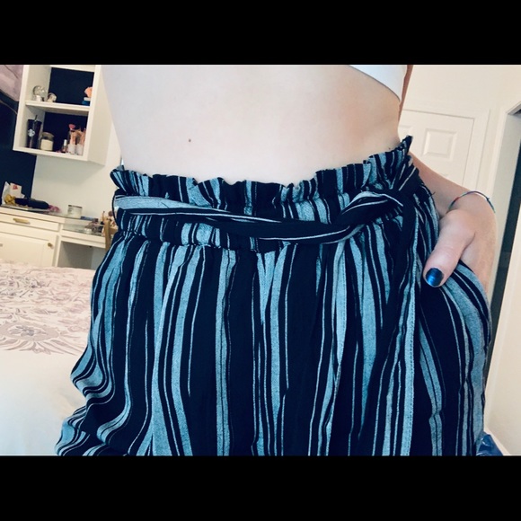 AMERICAN EAGLE BLACK AND GRAY STRIPE PANT - Picture 4 of 4